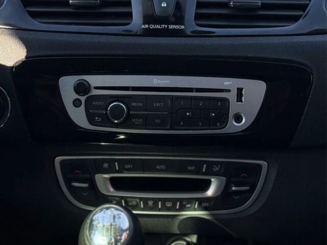 Белый Рено Сценик III, объемом двигателя 1.6 л и пробегом 211 тыс. км за 8700 $, фото 11 на Automoto.ua