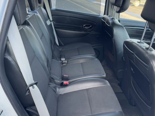 Белый Рено Сценик III, объемом двигателя 1.5 л и пробегом 205 тыс. км за 8000 $, фото 11 на Automoto.ua