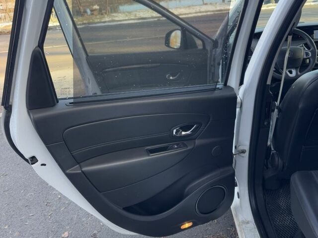 Белый Рено Сценик III, объемом двигателя 1.5 л и пробегом 205 тыс. км за 8000 $, фото 8 на Automoto.ua