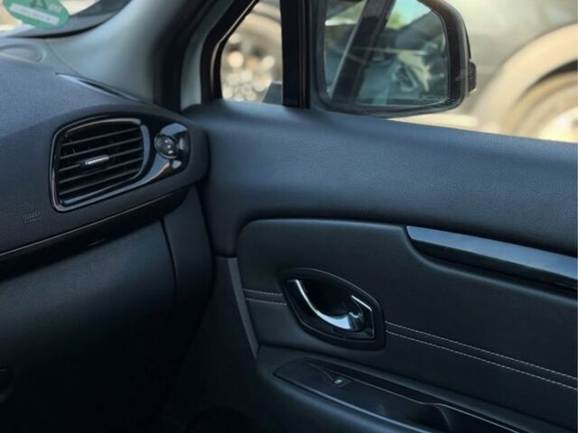 Белый Рено Сценик III, объемом двигателя 1.6 л и пробегом 211 тыс. км за 8700 $, фото 9 на Automoto.ua