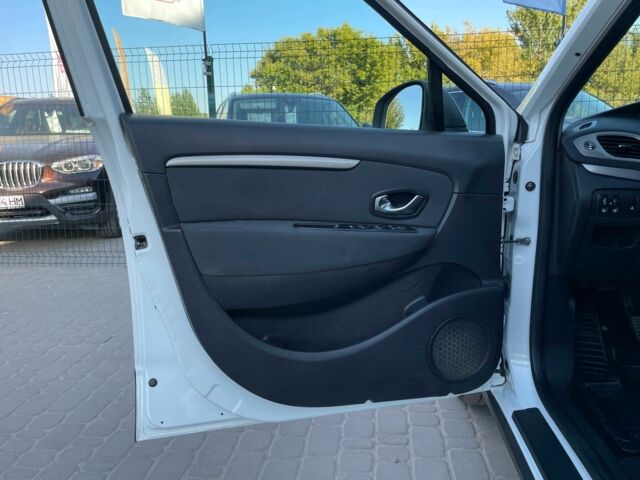 Белый Рено Сценик III, объемом двигателя 1.5 л и пробегом 185 тыс. км за 10199 $, фото 5 на Automoto.ua