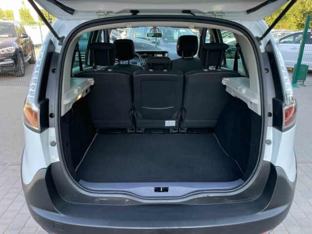 Белый Рено Сценик III, объемом двигателя 1.5 л и пробегом 185 тыс. км за 10199 $, фото 9 на Automoto.ua