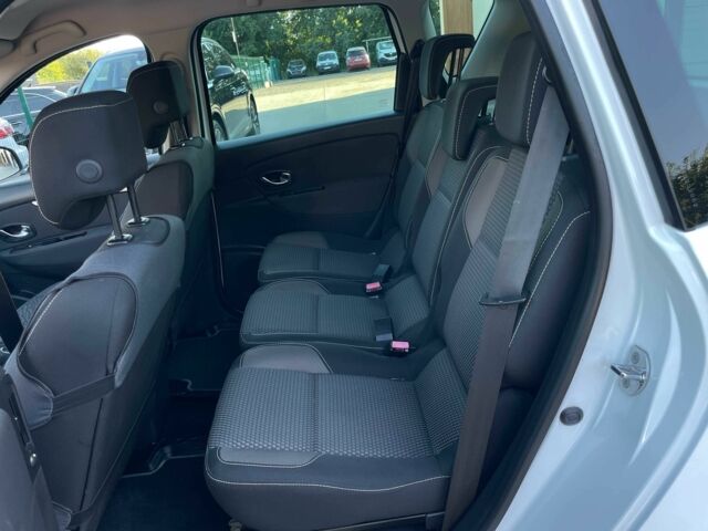 Белый Рено Сценик III, объемом двигателя 1.5 л и пробегом 185 тыс. км за 10199 $, фото 8 на Automoto.ua