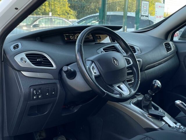 Белый Рено Сценик III, объемом двигателя 1.5 л и пробегом 185 тыс. км за 10199 $, фото 6 на Automoto.ua