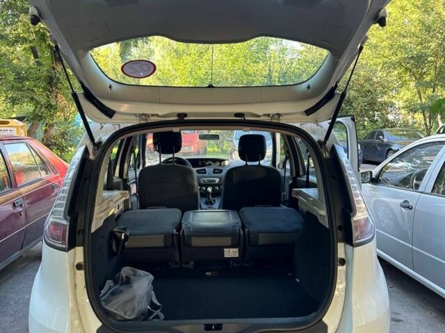 Белый Рено Сценик III, объемом двигателя 1.5 л и пробегом 213 тыс. км за 7799 $, фото 6 на Automoto.ua