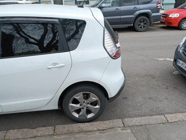 Белый Рено Сценик III, объемом двигателя 1.5 л и пробегом 155 тыс. км за 7700 $, фото 1 на Automoto.ua