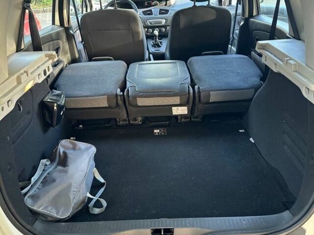 Белый Рено Сценик III, объемом двигателя 1.5 л и пробегом 213 тыс. км за 7799 $, фото 5 на Automoto.ua