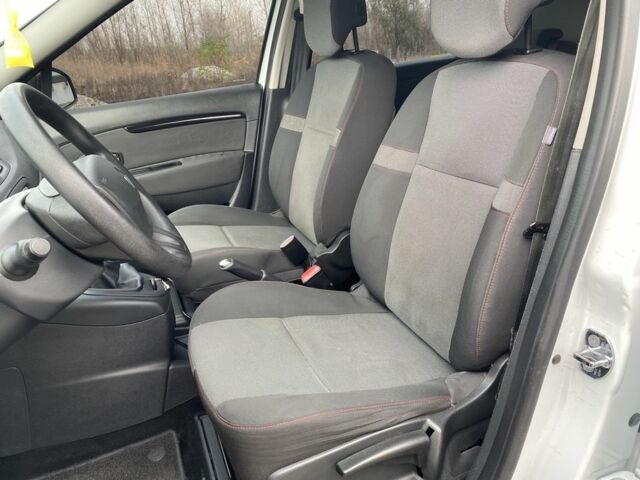 Белый Рено Сценик III, объемом двигателя 1.5 л и пробегом 188 тыс. км за 7800 $, фото 14 на Automoto.ua