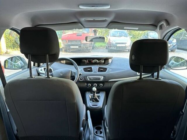 Белый Рено Сценик III, объемом двигателя 1.5 л и пробегом 213 тыс. км за 7799 $, фото 2 на Automoto.ua