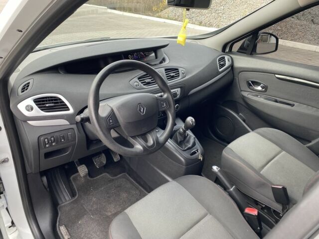 Белый Рено Сценик III, объемом двигателя 1.5 л и пробегом 188 тыс. км за 7800 $, фото 13 на Automoto.ua