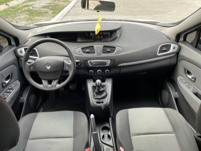 Белый Рено Сценик III, объемом двигателя 1.5 л и пробегом 188 тыс. км за 7800 $, фото 12 на Automoto.ua