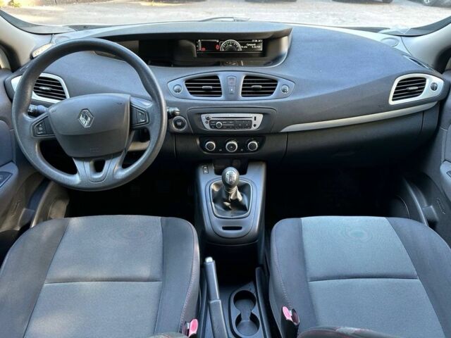 Белый Рено Сценик III, объемом двигателя 1.5 л и пробегом 213 тыс. км за 7799 $, фото 3 на Automoto.ua