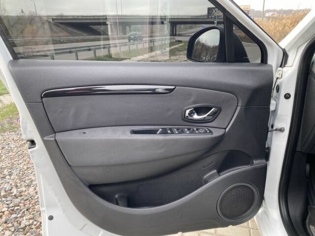 Белый Рено Сценик III, объемом двигателя 1.5 л и пробегом 188 тыс. км за 7800 $, фото 16 на Automoto.ua