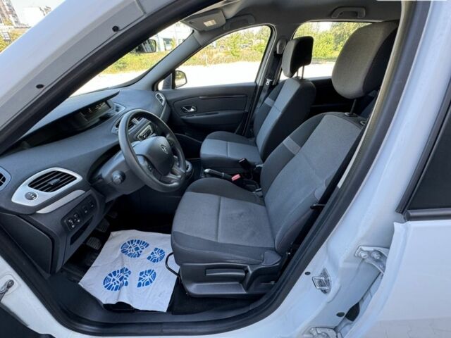 Белый Рено Сценик III, объемом двигателя 1 л и пробегом 203 тыс. км за 9900 $, фото 3 на Automoto.ua