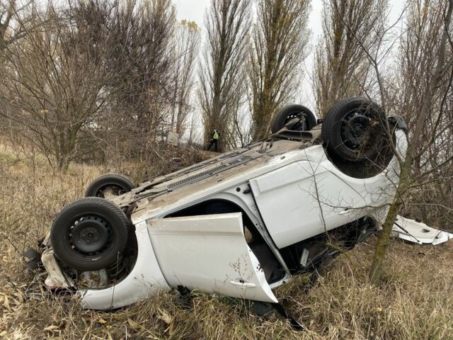 Белый Рено Сценик III, объемом двигателя 1.6 л и пробегом 290 тыс. км за 3000 $, фото 1 на Automoto.ua