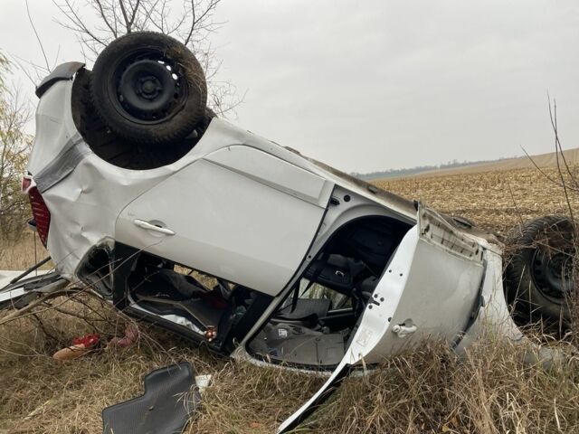 Белый Рено Сценик III, объемом двигателя 1.6 л и пробегом 290 тыс. км за 3000 $, фото 2 на Automoto.ua