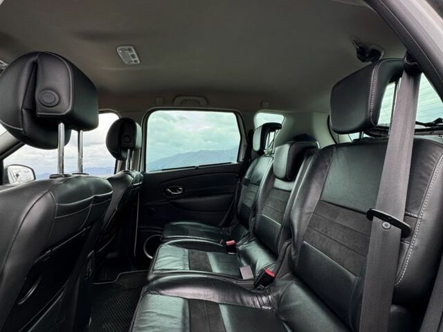 Білий Рено Сценік III, об'ємом двигуна 1.6 л та пробігом 267 тис. км за 8100 $, фото 6 на Automoto.ua