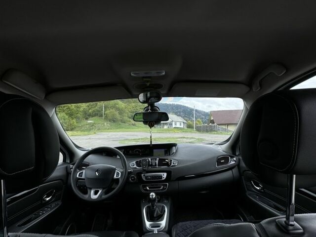 Білий Рено Сценік III, об'ємом двигуна 1.6 л та пробігом 267 тис. км за 8100 $, фото 4 на Automoto.ua