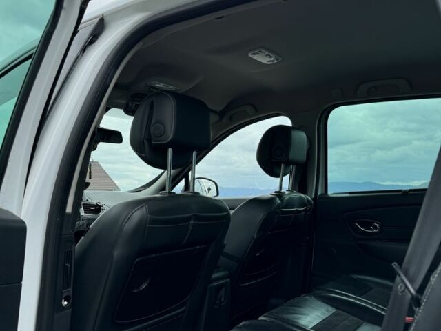 Білий Рено Сценік III, об'ємом двигуна 1.6 л та пробігом 267 тис. км за 8100 $, фото 5 на Automoto.ua