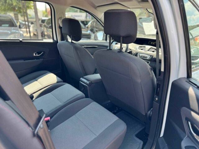 Белый Рено Сценик III, объемом двигателя 1.5 л и пробегом 197 тыс. км за 10500 $, фото 15 на Automoto.ua