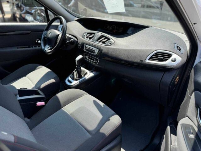 Белый Рено Сценик III, объемом двигателя 1.5 л и пробегом 197 тыс. км за 10500 $, фото 14 на Automoto.ua