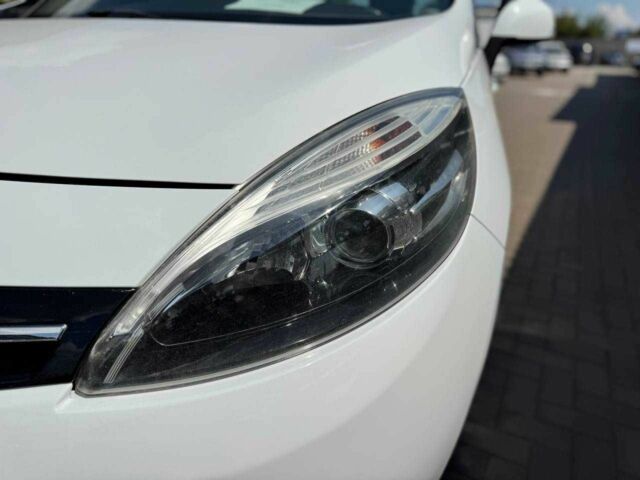 Белый Рено Сценик III, объемом двигателя 1.5 л и пробегом 197 тыс. км за 10500 $, фото 2 на Automoto.ua