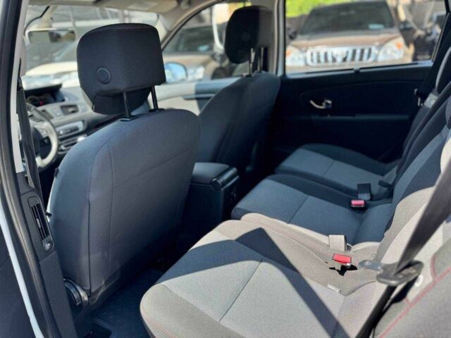 Белый Рено Сценик III, объемом двигателя 1.5 л и пробегом 197 тыс. км за 10500 $, фото 13 на Automoto.ua