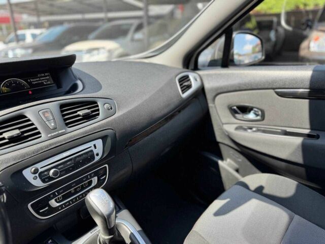 Белый Рено Сценик III, объемом двигателя 1.5 л и пробегом 197 тыс. км за 10500 $, фото 12 на Automoto.ua