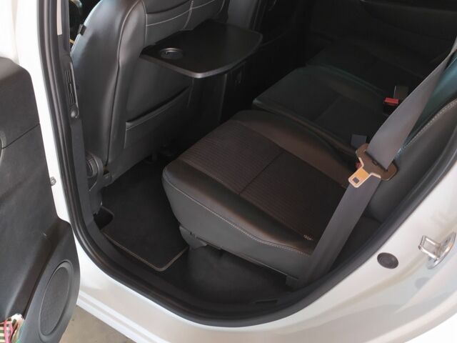 Белый Рено Сценик III, объемом двигателя 1.5 л и пробегом 224 тыс. км за 9100 $, фото 4 на Automoto.ua