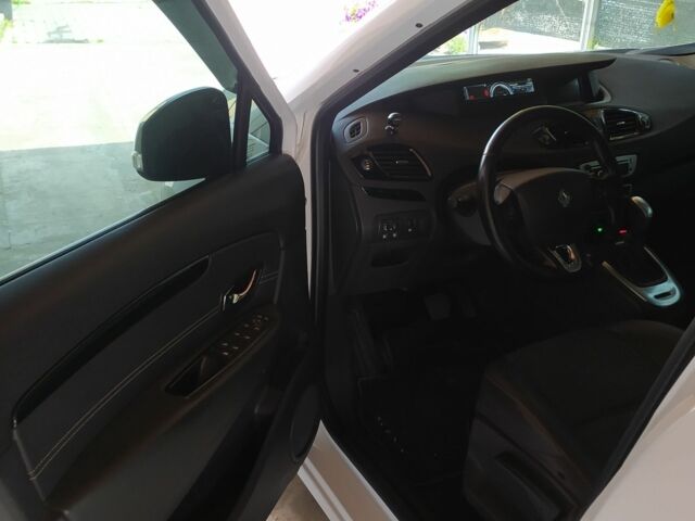 Белый Рено Сценик III, объемом двигателя 1.5 л и пробегом 224 тыс. км за 9100 $, фото 3 на Automoto.ua