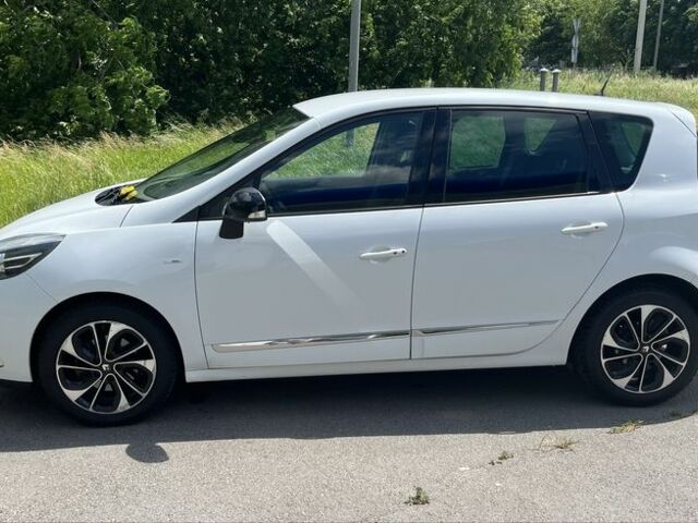 Белый Рено Сценик III, объемом двигателя 1.5 л и пробегом 280 тыс. км за 8900 $, фото 2 на Automoto.ua