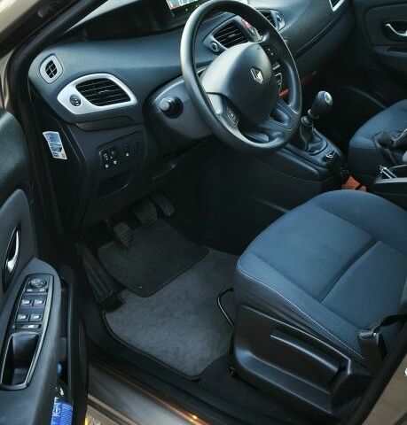 Бежевый Рено Сценик III, объемом двигателя 1.5 л и пробегом 216 тыс. км за 7400 $, фото 9 на Automoto.ua