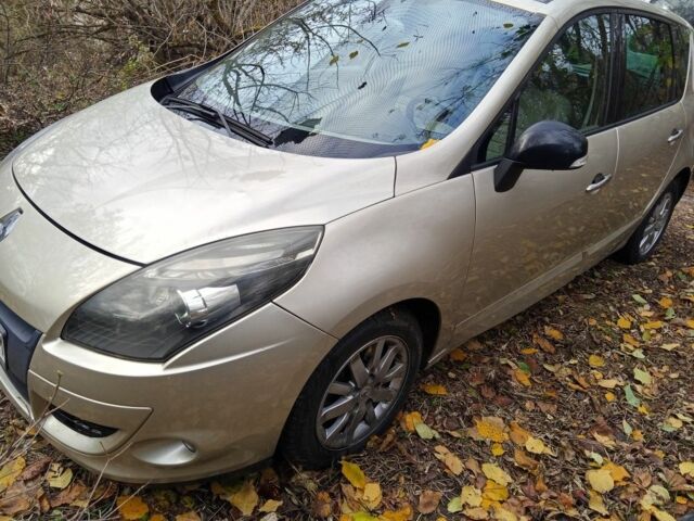 Рено Сценик III 2011 в Чернигове на Automoto.ua Бежевый Рено Сценик III, объемом двигателя 1.6 л и пробегом 285 тыс. км за 6500 $, фото 1 на Automoto.ua