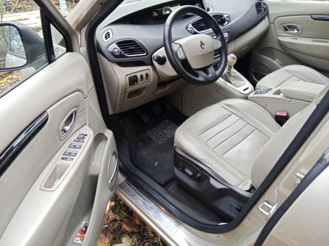 Рено Сценик III 2011 в Чернигове на Automoto.ua Бежевый Рено Сценик III, объемом двигателя 1.6 л и пробегом 285 тыс. км за 6500 $, фото 5 на Automoto.ua