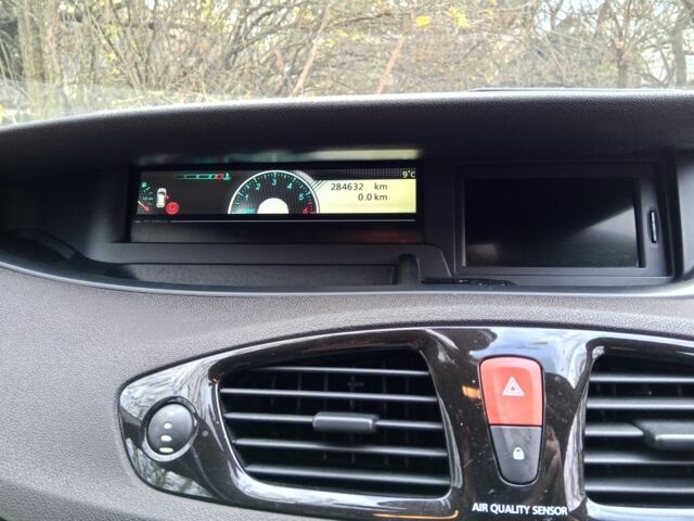 Рено Сценик III 2011 в Чернигове на Automoto.ua Бежевый Рено Сценик III, объемом двигателя 1.6 л и пробегом 285 тыс. км за 6500 $, фото 10 на Automoto.ua