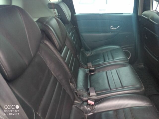 Черный Рено Сценик III, объемом двигателя 2 л и пробегом 238 тыс. км за 7600 $, фото 5 на Automoto.ua