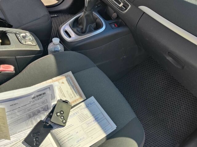 Черный Рено Сценик III, объемом двигателя 1.5 л и пробегом 251 тыс. км за 7500 $, фото 16 на Automoto.ua