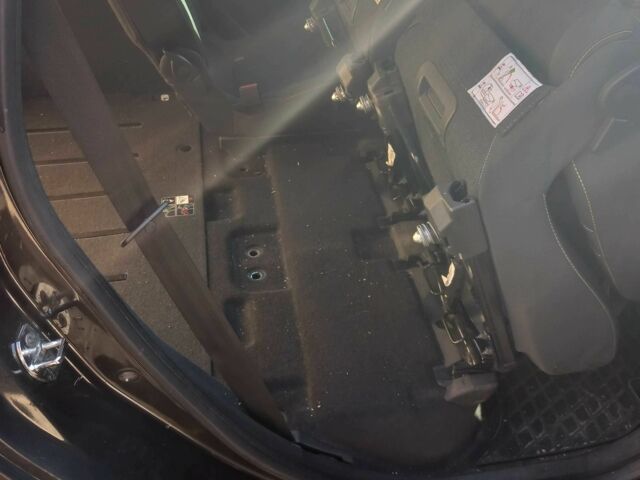 Черный Рено Сценик III, объемом двигателя 1.4 л и пробегом 250 тыс. км за 6500 $, фото 10 на Automoto.ua