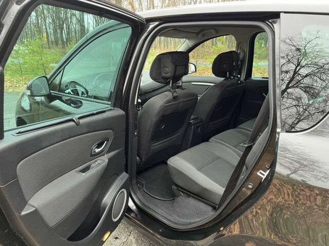 Черный Рено Сценик III, объемом двигателя 1.9 л и пробегом 300 тыс. км за 6500 $, фото 7 на Automoto.ua