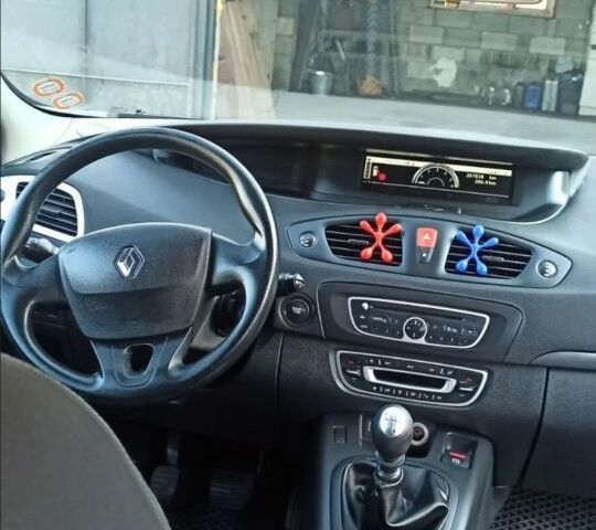 Черный Рено Сценик III, объемом двигателя 1.9 л и пробегом 215 тыс. км за 7400 $, фото 4 на Automoto.ua