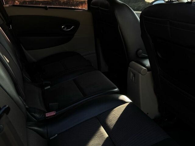 Черный Рено Сценик III, объемом двигателя 1.5 л и пробегом 302 тыс. км за 6500 $, фото 5 на Automoto.ua