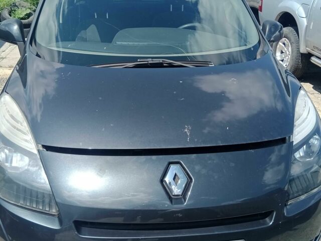 Рено Сценик III 2010 в Черткове на Automoto.ua Черный Рено Сценик III, объемом двигателя 1.9 л и пробегом 310 тыс. км за 3041 $, фото 5 на Automoto.ua