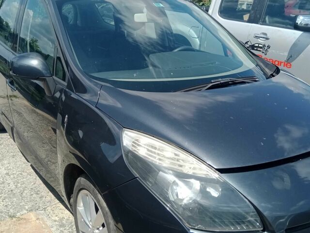 Рено Сценик III 2010 в Черткове на Automoto.ua Черный Рено Сценик III, объемом двигателя 1.9 л и пробегом 310 тыс. км за 3041 $, фото 6 на Automoto.ua