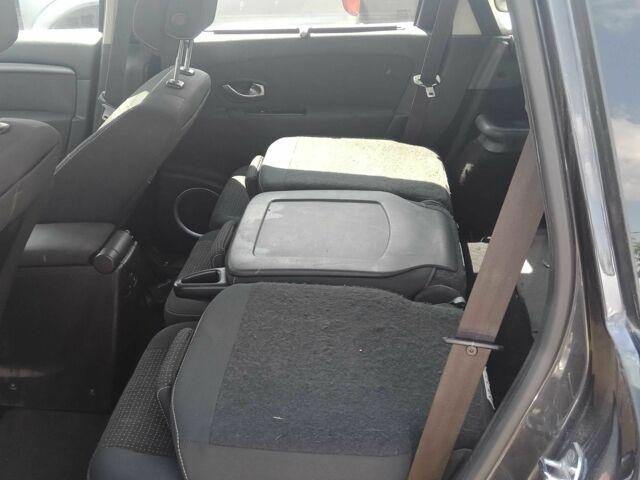 Рено Сценик III 2010 в Черткове на Automoto.ua Черный Рено Сценик III, объемом двигателя 1.9 л и пробегом 310 тыс. км за 3041 $, фото 2 на Automoto.ua