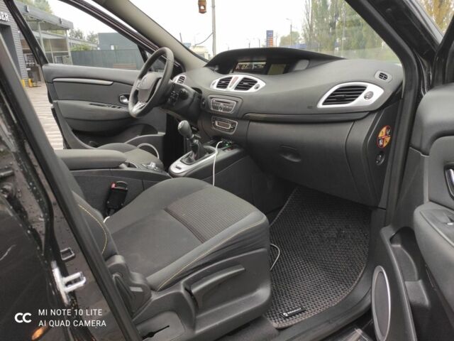 Чорний Рено Сценік III, об'ємом двигуна 1.5 л та пробігом 250 тис. км за 5800 $, фото 15 на Automoto.ua
