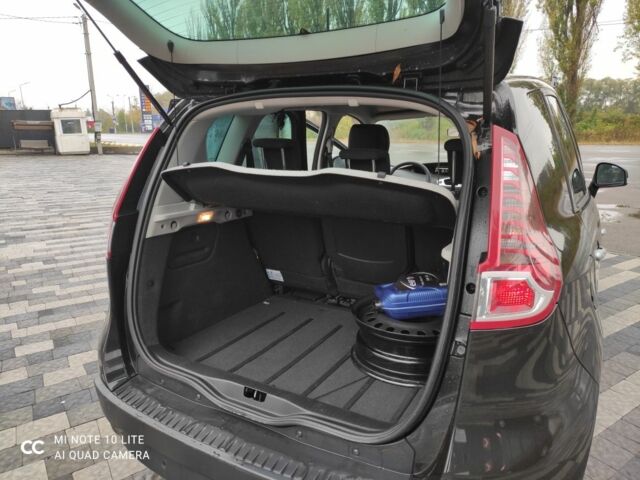 Чорний Рено Сценік III, об'ємом двигуна 1.5 л та пробігом 250 тис. км за 5800 $, фото 8 на Automoto.ua