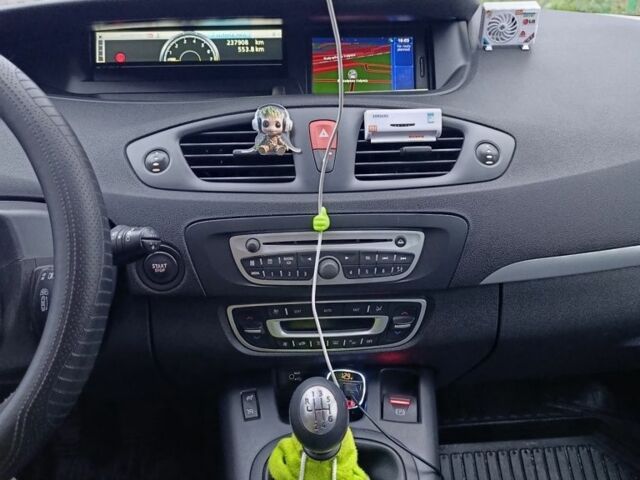 Черный Рено Сценик III, объемом двигателя 1.4 л и пробегом 238 тыс. км за 7800 $, фото 1 на Automoto.ua