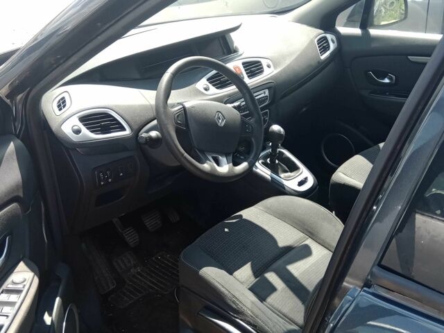 Рено Сценик III 2010 в Черткове на Automoto.ua Черный Рено Сценик III, объемом двигателя 1.9 л и пробегом 310 тыс. км за 3041 $, фото 3 на Automoto.ua