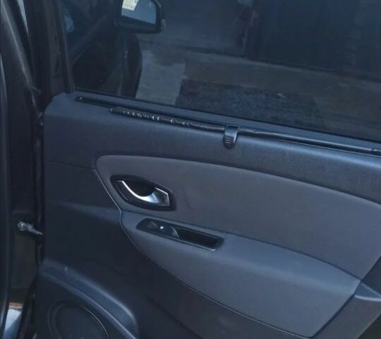 Черный Рено Сценик III, объемом двигателя 1.9 л и пробегом 215 тыс. км за 7400 $, фото 11 на Automoto.ua