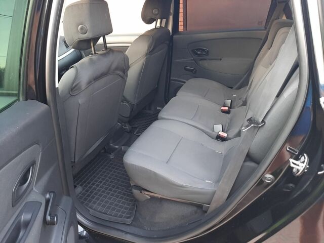 Рено Сценік III 2011 у Золотоноше на Automoto.ua Чорний Рено Сценік III, об'ємом двигуна 1.5 л та пробігом 240 тис. км за 7600 $, фото 5 на Automoto.ua